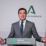 El presidente de la Junta de Andalucía, Juanma Moreno, en firma del Acuerdo para la Reactivación Económica y Social de Andalucía
