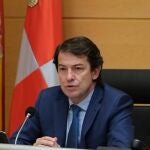 El presidente de la Junta de Castilla y León, Alfonso Fernández Mañueco, en su comparecencia en la comisión de investigación sobre las eólicas