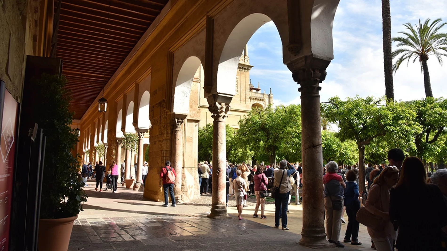 Córdoba.- Turismo.- La Mezquita-Catedral recibe 305.852 visitantes en el primer semestre, un 71% menos que hace un año