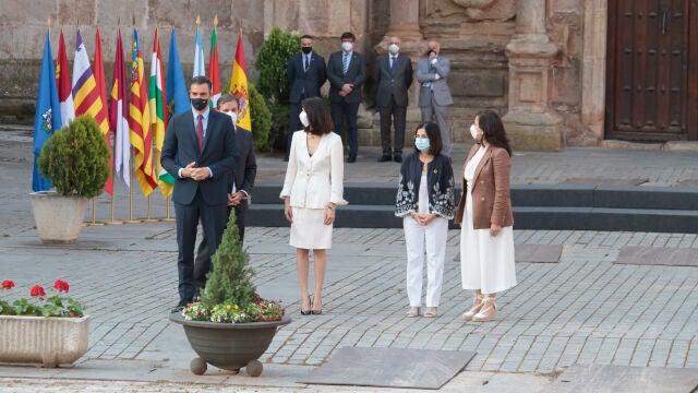 (I-d) El presidente del Gobierno, Pedro Sánchez; la presidenta del Senado, Pilar LLop; la ministra de Política Territorial y Función Pública, Carolina Darias; y la presidenta de La Rioja, Concha Andreu, reciben en el monasterio de Yuso, a los presidentes autonónicos para participar en la XXI Conferencia de Presidentes, en San Millán de la Cogolla, La Rioja (España), a 31 de julio de 2020.