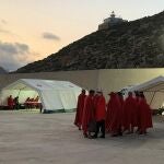 Imagen de archivo de unos inmigrantes atendidos por Cruz Roja en Cartagena