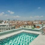 Este verano disfruta de unas vistas inigualables a la capital madrileña desde la terraza de Room Mate Macarena.