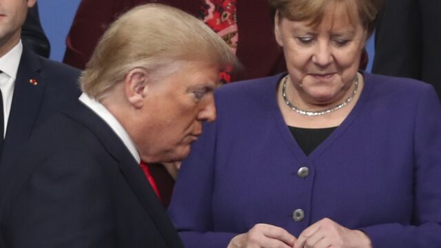 Donald Trump y Angela Merkel en una cumbre de la OTAN