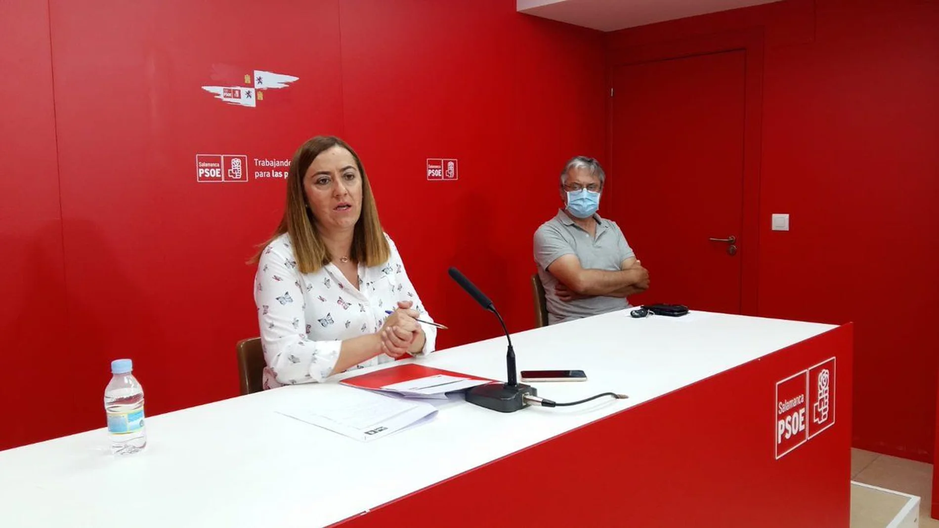 La número dos del PSOE de Castilla y León, Virginia Barcones, se reúne con alcaldes y concejales del partido en Salamanca