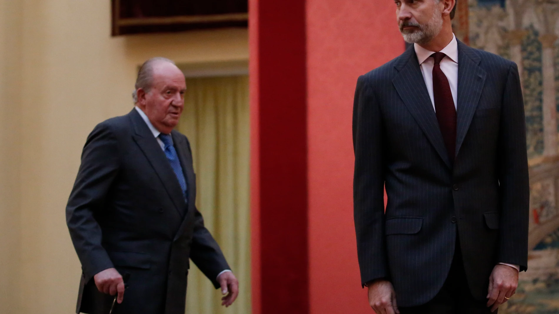 © J. FDEZ. - LARGO 20181203El Rey Felipe y el Rey emérito Juan Carlos reciben en el Palacio de El Pardo en Audiencia al Consejo asesor de las Cortes Generales para la conmemoración del 40 aniversario de la Constitución .