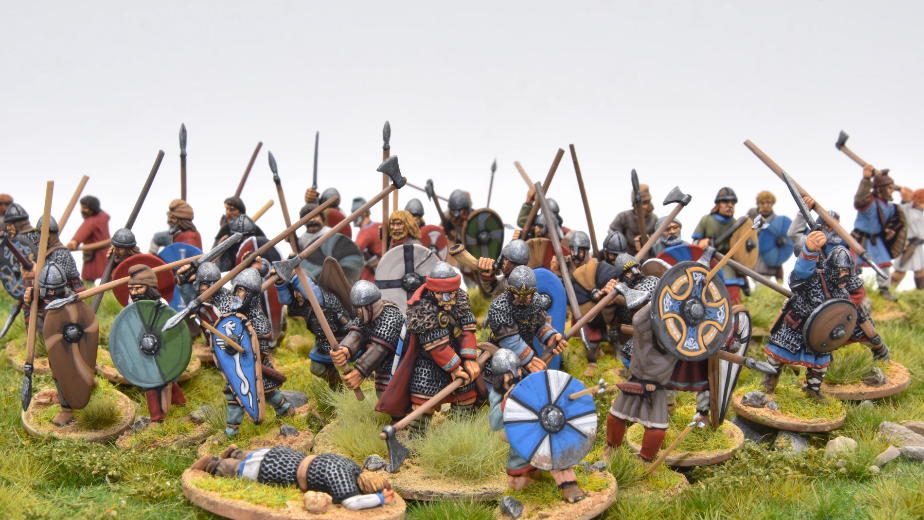 Haroldo Godwinson (en el centro), en la batalla de Hastings. Miniaturas de 28 mm. de Gripping Beast pintadas por Javier Gómez "El Mercenario"