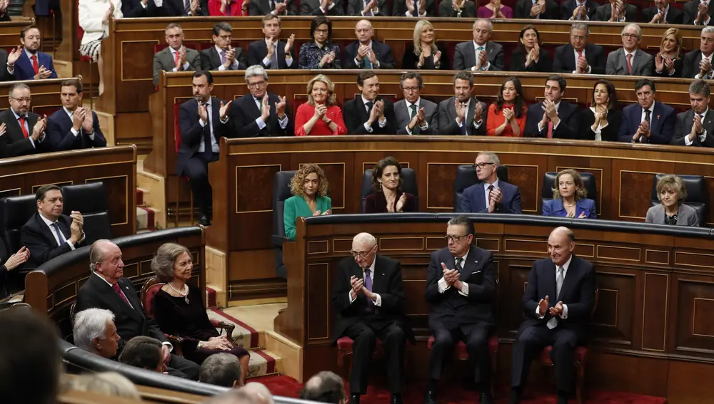 Don Juan Carlos es homenajeado en el Congreso en la celebración del 40 aniversario de la Constitución.
