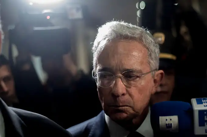 El Supremo de Colombia ordena la detención del ex presidente Uribe 
