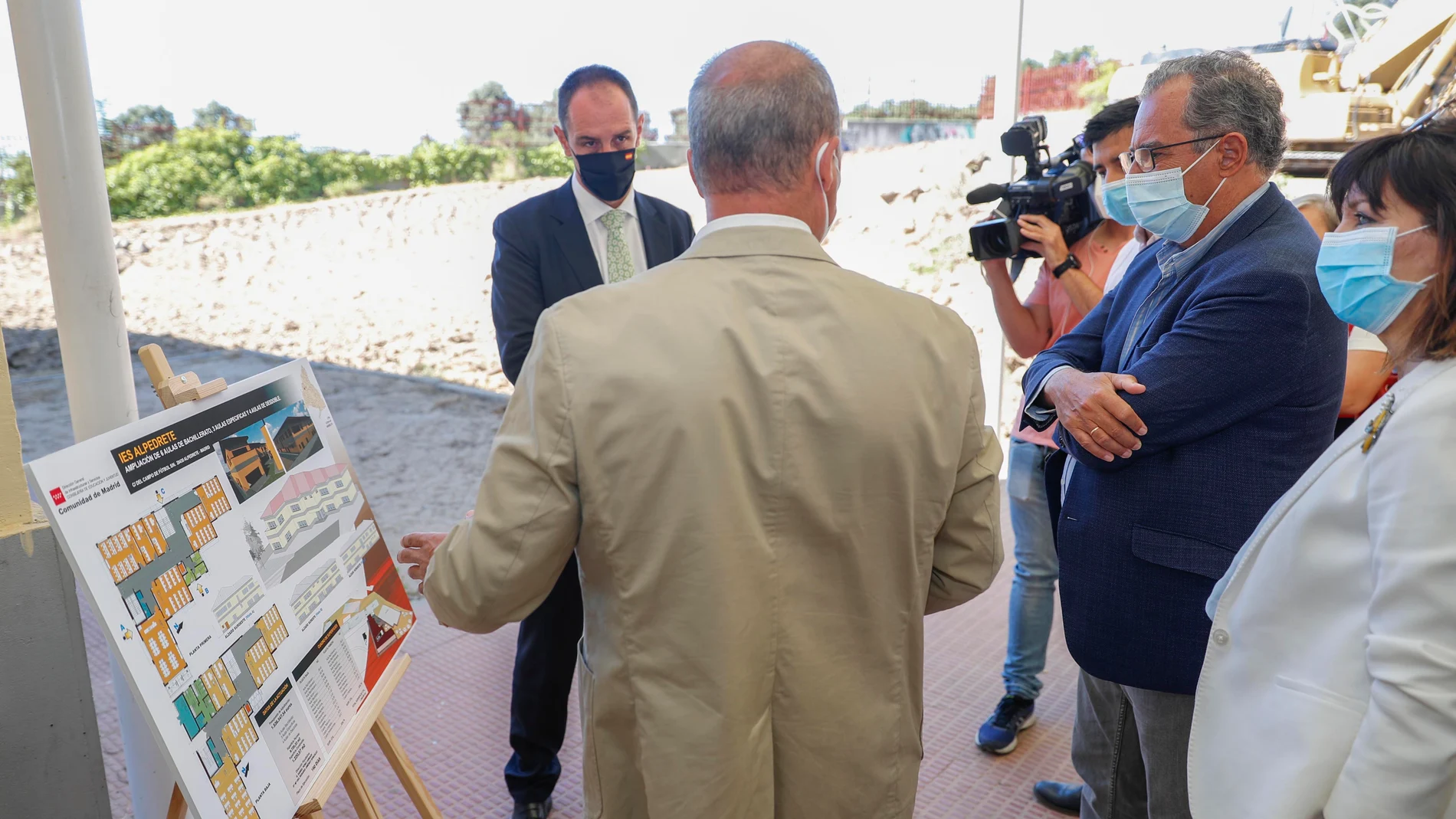Enrique Ossorio, ha visitado hoy las obras del IES de Alpedrete