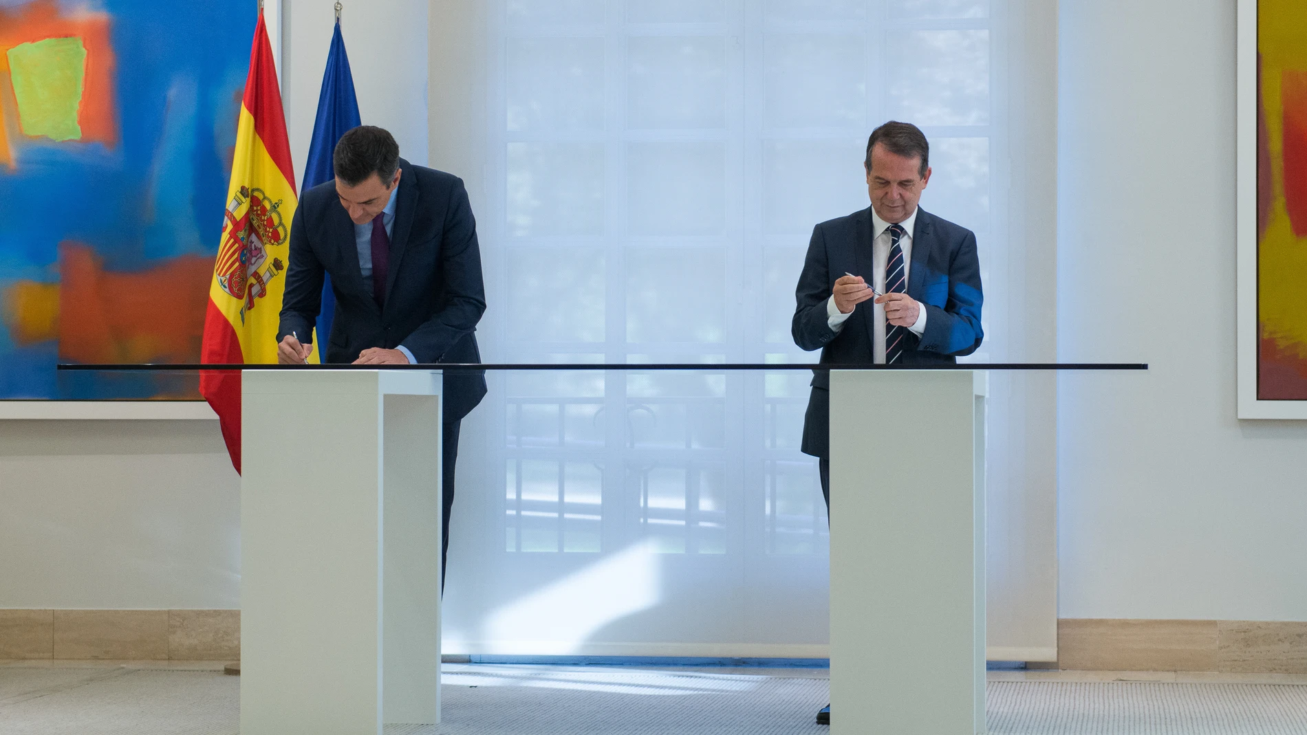 Firma del acuerdo entre el Gobierno y la FEMP