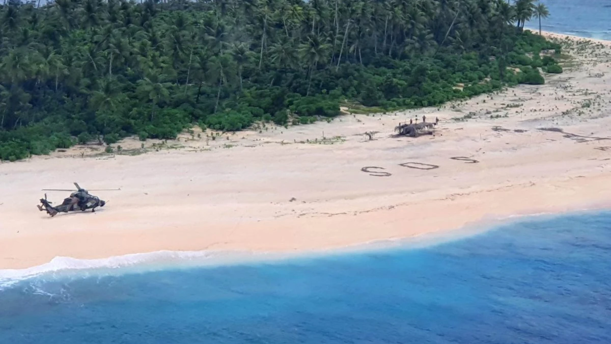 Rescatan a tres náufragos que escribieron «AYUDA» con palmas en isla remota del Pacífico