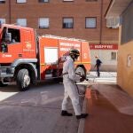 Los Bomberos de la Diputación de Valladolid desinfectan las calles de Íscar