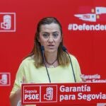 La vicesecretaria regional del PSOE, Virginia barcones, atiende a la prensa tras reunirse con los alcaldes y concejales del partido en la provincia de Segovia