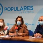 El PP de Palencia presenta una iniciativa para el proyecto cultural 'Campos del Renacimiento' dirigida al Gobierno de España Los senadores nacionales del PP, Jorge Domingo Martínez Antolín (D) y Carmen Fernández Caballero (I), acompañados de la presidenta del Partido, Ángeles Armisen, presentan una iniciativa dirigida al Gobierno de España vinculada al proyecto cultural 'Campos del Renacimiento'