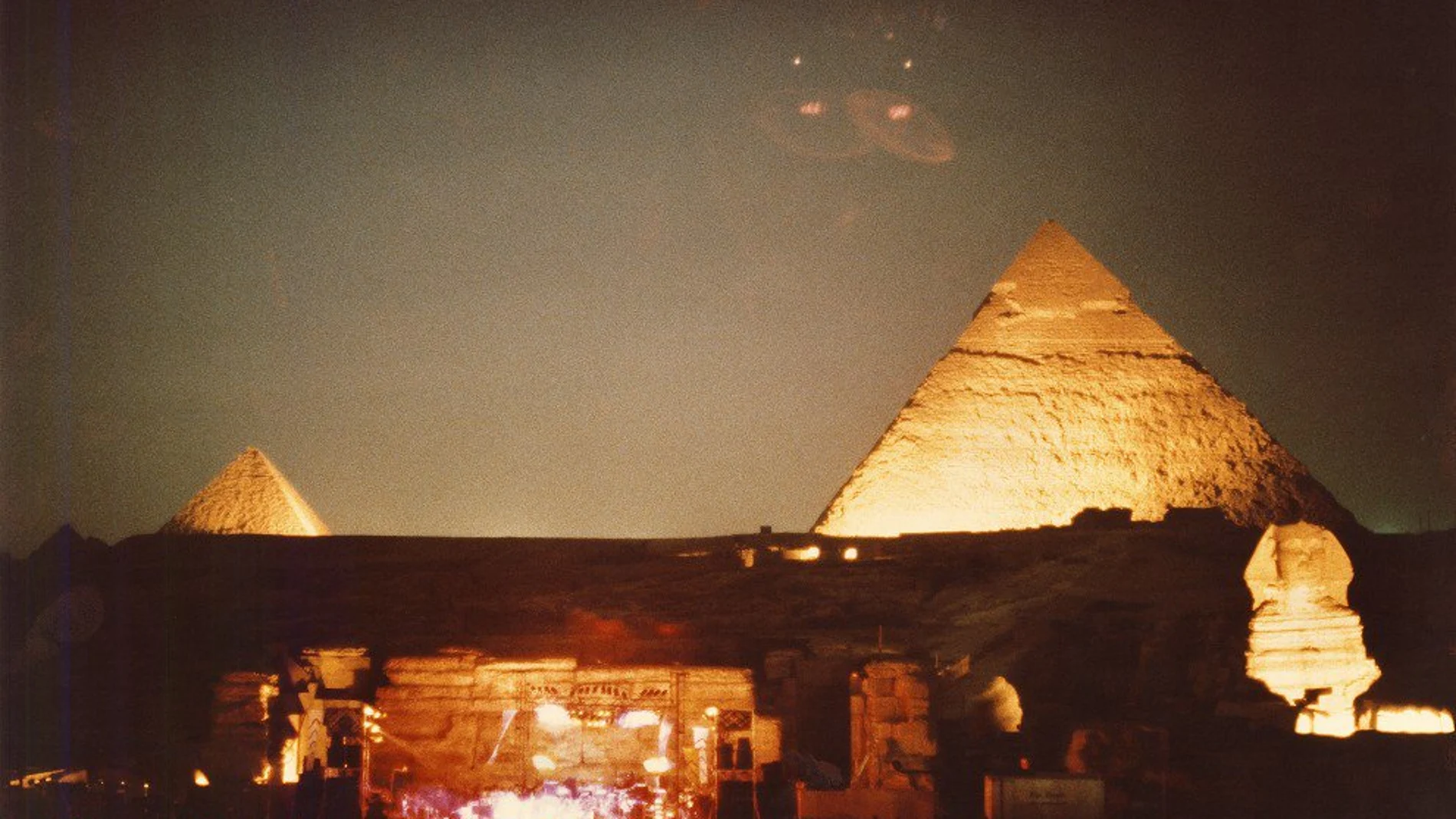 Concierto con testigos de excepción, la pirámide Giza y la esfinge
