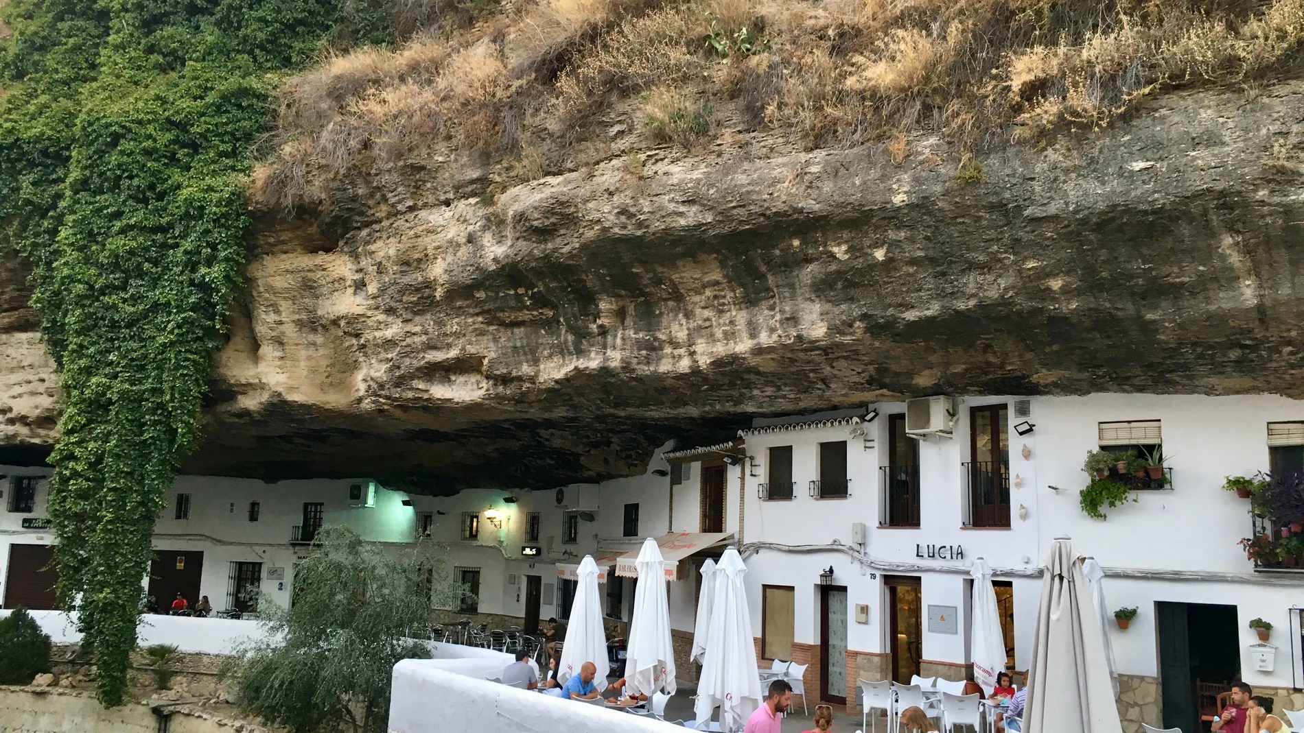 Restaurantes en la calle Cuevas de Sol.