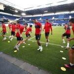 Los jugadores del Sevilla, en su último entrenamiento en Duisburgo