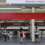 Estación de cercanías de Móstoles, el segundo municipio, tras Madrid capital, más afectado por los rebrotes