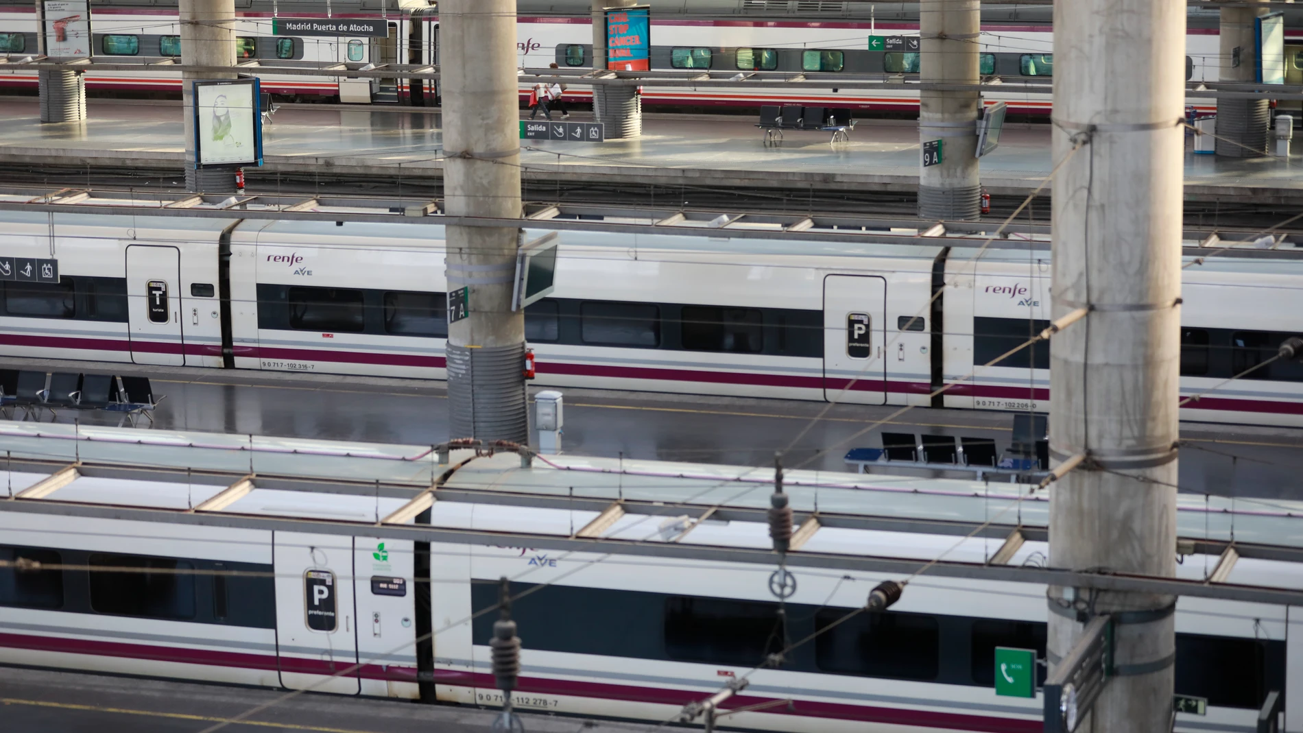 Trenes AVE en la estación de Atocha, en Madrid