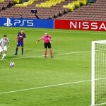 Luis Suárez marcó de penalti el tercer gol del Barcelona
