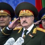 Alexander Lukashenko en un desfile militar
