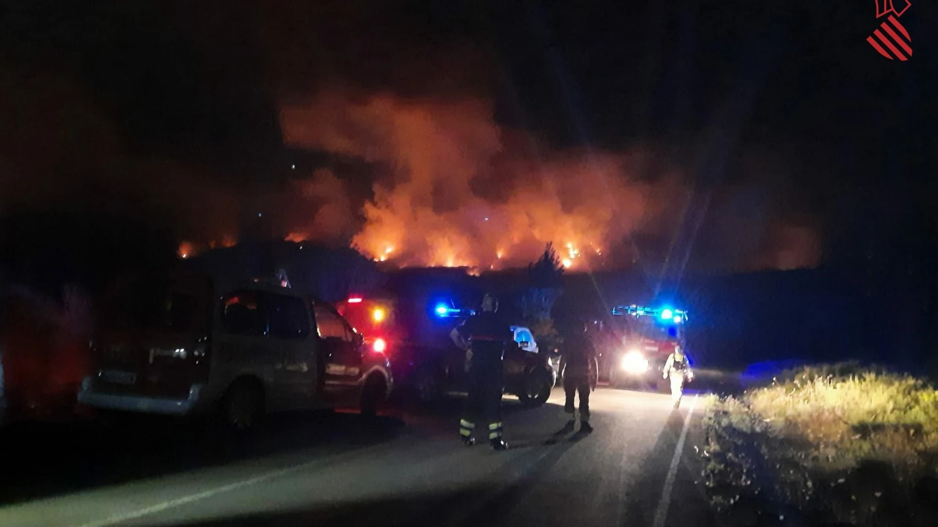 Incendios.- Extinguido el incendio en Guadalest, continúan los trabajos en Vall de Gallinera y Castell de Castells