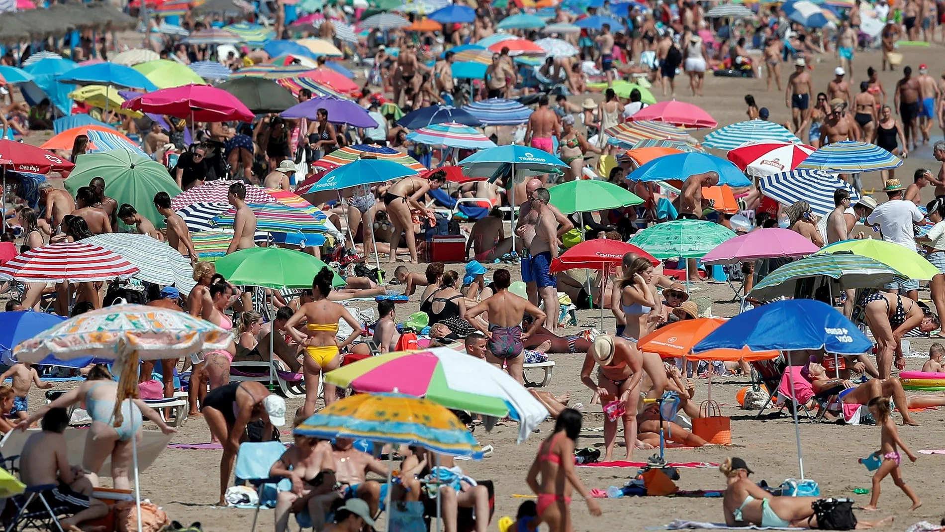 El 58,8% de los españoles que se va de vacaciones tiene como destino la costa