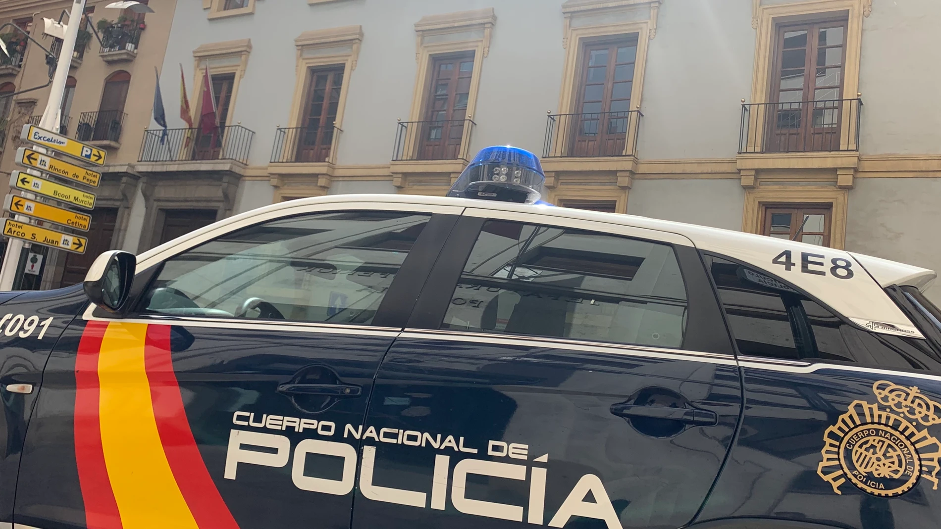 Sucesos.- La Policía Nacional sorprende a dos hombres cuando intentaban robar en un hotel cerrado del centro de Murcia