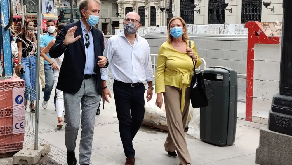 La delegada de Obras y Equipamientos, Paloma García Romero, y el concejal de Centro, José Fernández, visitan los trabajos
