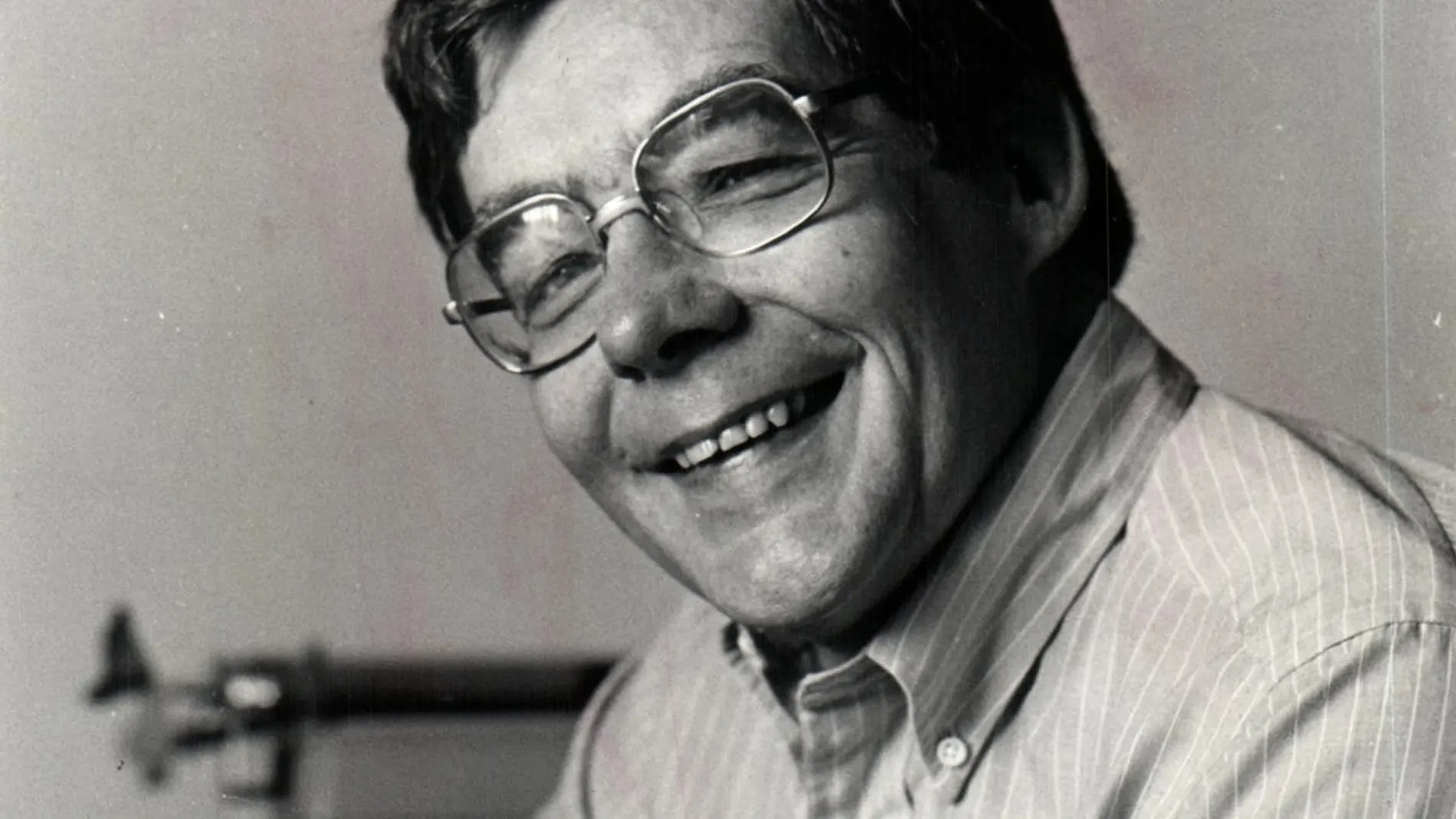 El guionista Kurt Luedtke mantuvo una estrecha vinculación profesional a lo largo de su vida con Sidney Pollack