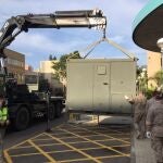 Efectivos del Ejército del Aire durante la instalación de los contenedores