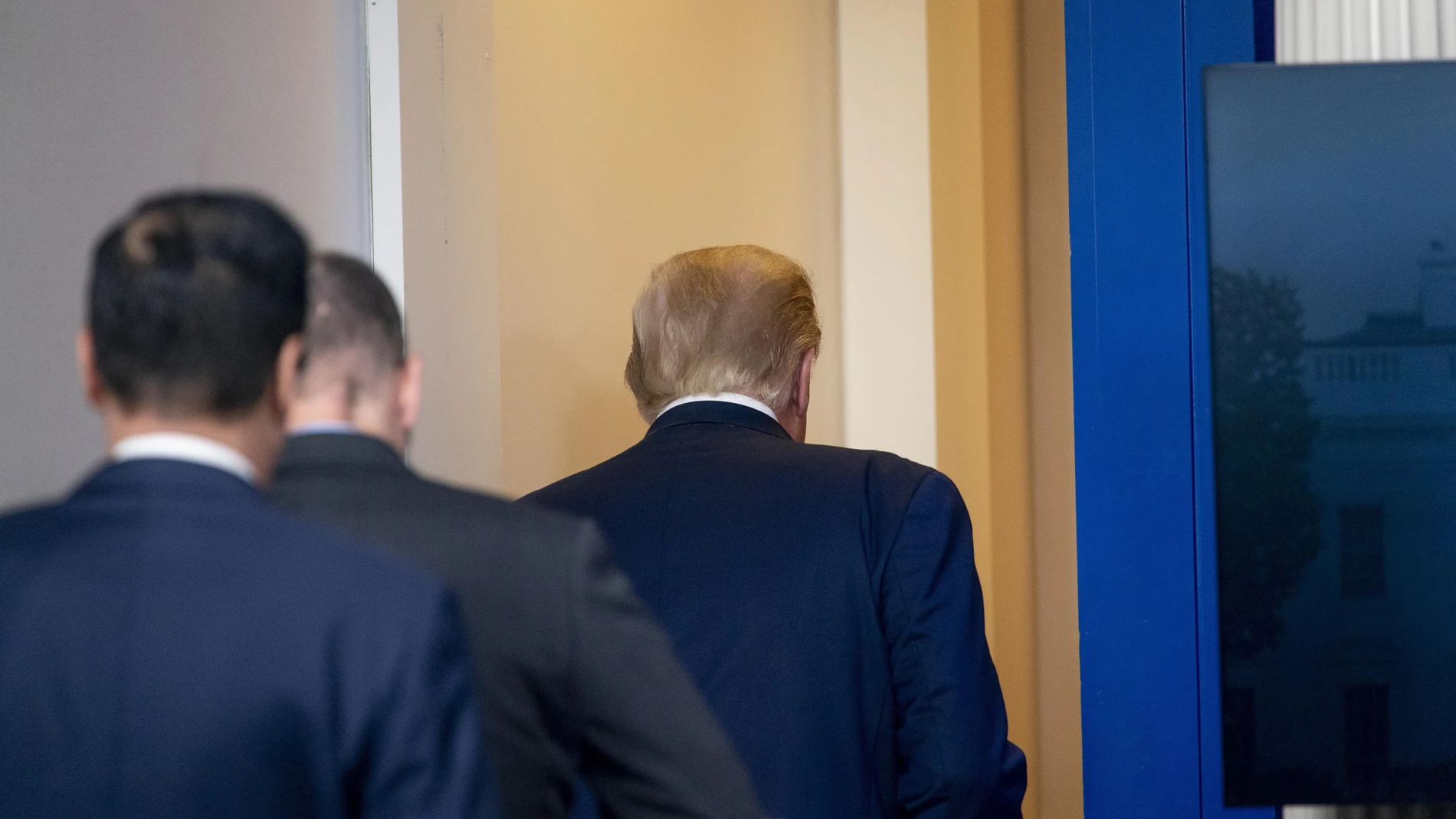 El presidente Donald Trump es evacuado por los Servicios Secretos de la Casa Blanca