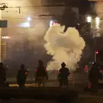 La Policía bielorrusa dispara gases lacrimógenos contras los manifestantes en Minsk