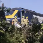  Tres muertos al descarrilar un tren de pasajeros en Escocia