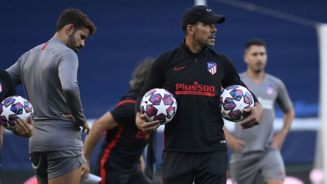 Simeone, durante el último entrenamiento del Atlético en Lisboa