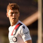 Andreas Skov Olsen con el Bolonia.