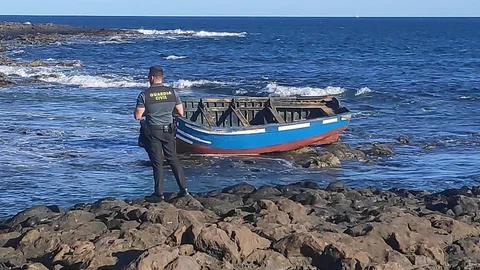 Interceptada en Águilas una patera con 13 migrantes de origen argelino