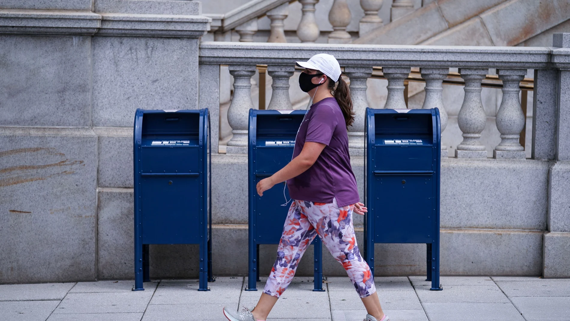 Stimulus Bill Negotiations Stall on Postal Service Funding