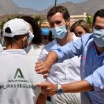El presidente andaluz, Juanma Moreno, en Balanegra(Almería) donde ha reclamado al jefe del Ejecutivo central, Pedro Sánchez, que convoque en agosto una conferencia de presidentes monográfica para coordinar y planificar la vuelta al colegio de forma consensuada entre todos los territorios