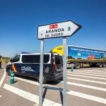 Control policial instalado a la entrada de Aranda de Duero con motivo del confinamiento impuesto por la Junta de Castilla y León para la localidad burgalesa