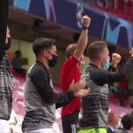 Coutinho aplaude el cuarto gol del Bayern