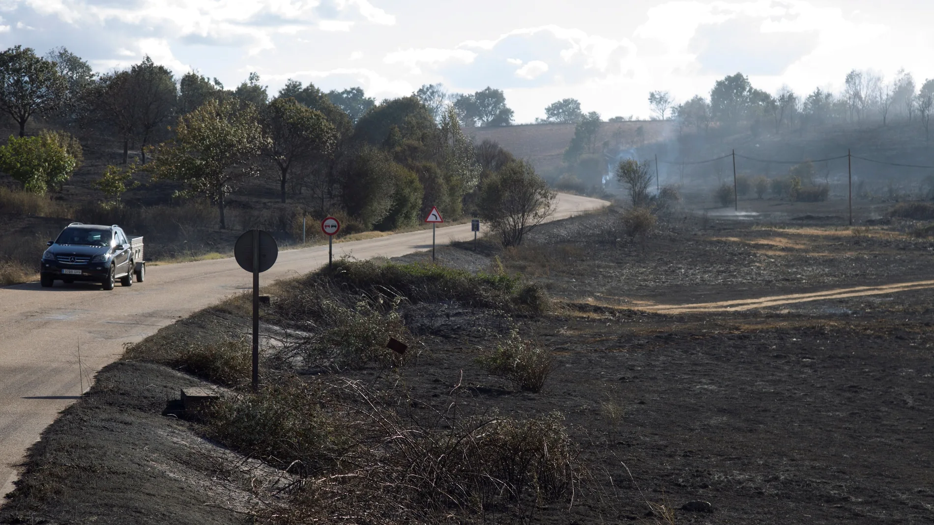 El incendio de Lober (Zamora) avanza con un frente de cuatro kilómetros