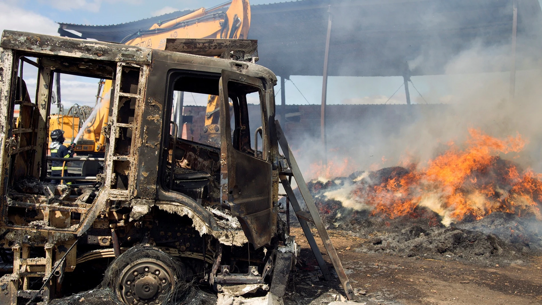 Reactivados los medios aéreos en el incendio de Zamora, que sigue sin control