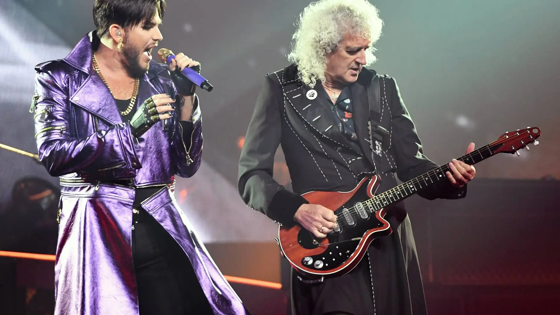 Adam Lambert, en escena junto a Brian May