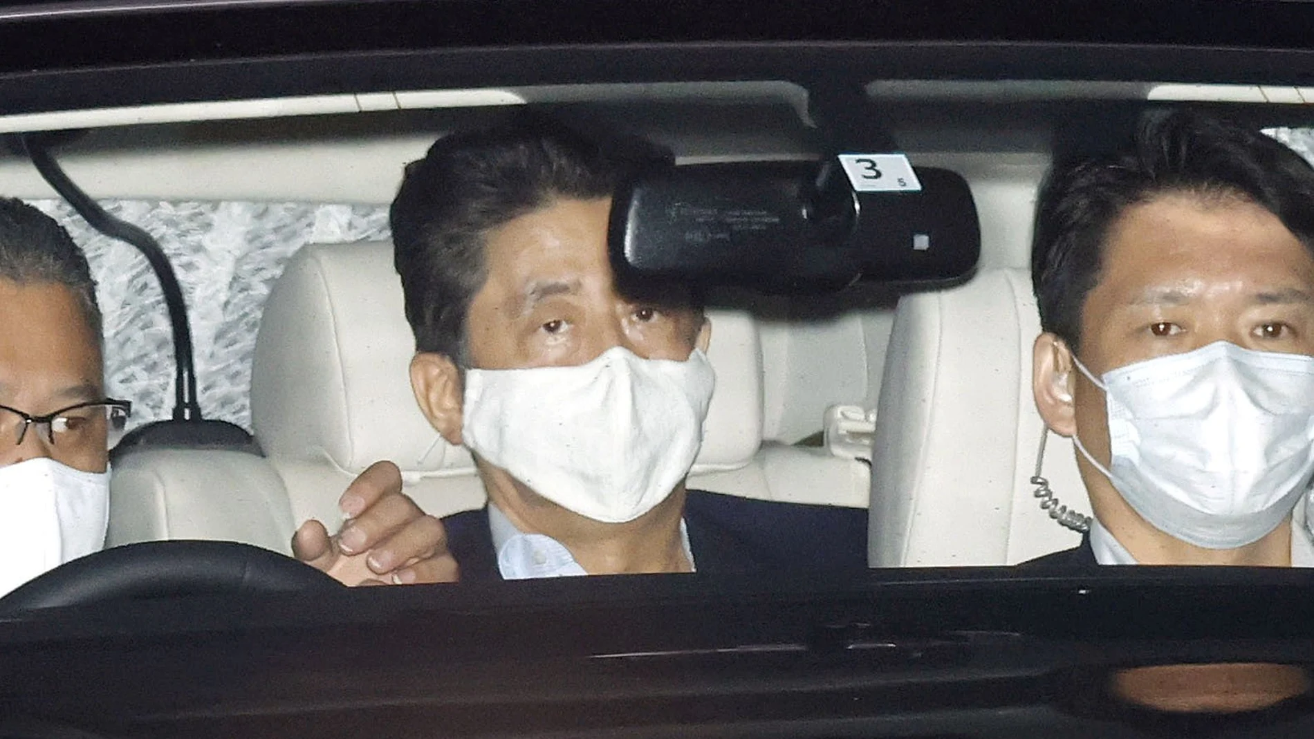 Japanese Prime Minister Shinzo Abe arrives at his residence as he returns from Keio University Hospital in Tokyo