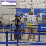 Pasajeros de Ryanair en el check-in del aeropuerto de Mallorca
