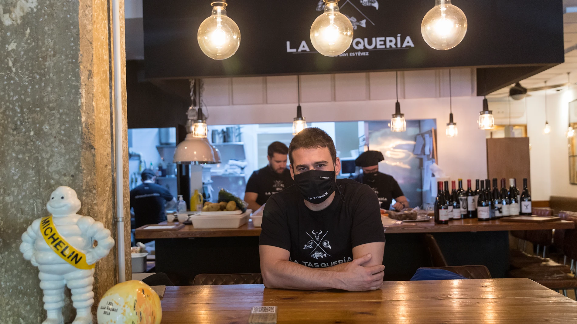 Javi Estévez, dueño del restaurante La Tasquería en la calle Duque de Sesto