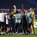 Los jugadores del PSG celebran el pase a la fina de la Champions tras imponerse al Leipzig
