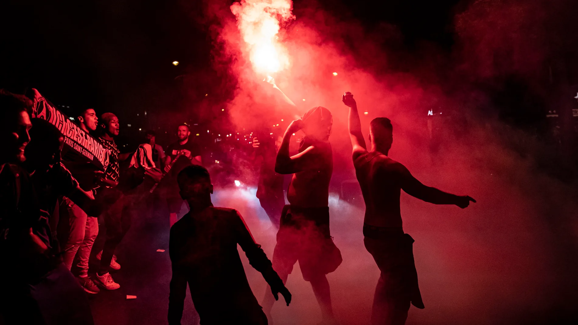 La celebración de la clasificación del PSG para la final de la Champions acabó en violencia.