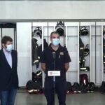 El teniente de alcalde de Seguridad de Barcelona, Albert Batlle; el director de Bombers de Barcelona, Sebastià Massagué, y la jefa de guardia de Bombers Barcelona, Clara Latorre, en rueda de prensa.AYUNTAMIENTO DE BARCELONA19/08/2020
